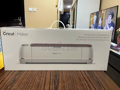 Cricut Maker - Barely used Smart Cutting Machine