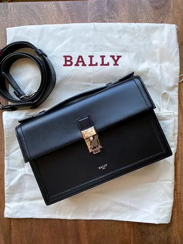 Pre-loved -Bally Scrinio shoulder bag