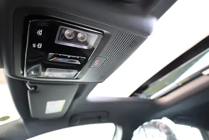 صورة 14 لـ 2025 Volkswagen GOLF R