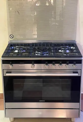 Siemens latest model gas with electric oven Cooker free delivery warranty