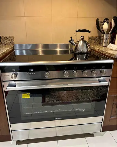 Siemens latest model Electric cooker iQ700 super clean condition perfect working without warranty