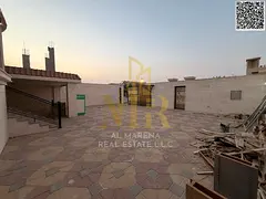 Take advantage of this exceptional opportunity to own a luxurious villa with an elegant architectura