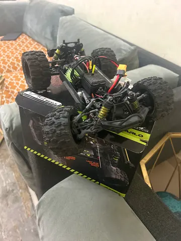 A Rlaarlo off-road rc car 100khm