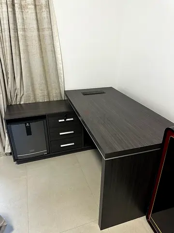 Professional Office Desk - Cable Management - Wood finished - L Shaped PC storage