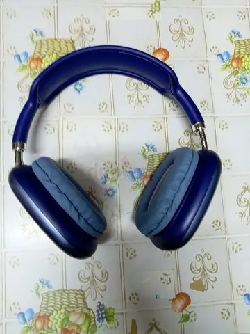 Stylish Wireless Headphones in Blue