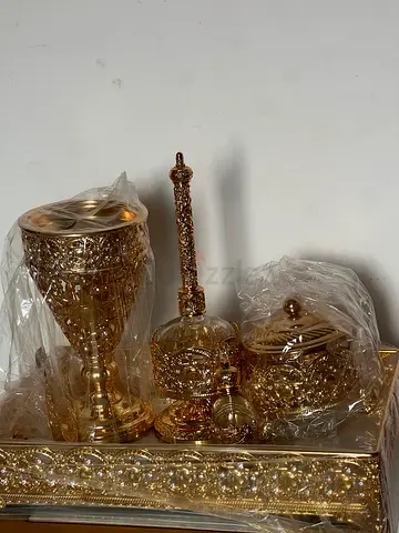 Elegant Golden Decorative Set