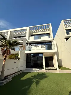 Elegant Family Villa in Al Barsha South 4 with Private Garden &amp; Balcony