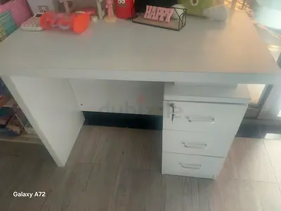 Modern White Study Table with Draw مكتب ابيض مع كرسى