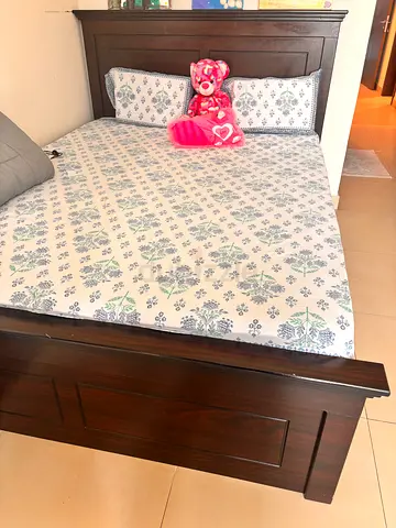 Queen bed for sale