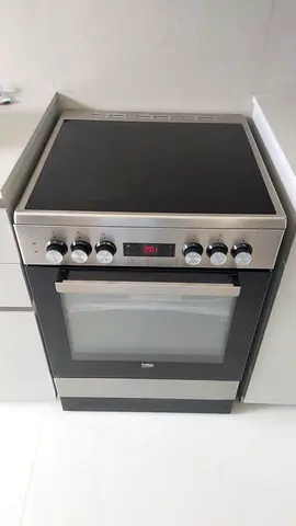 Electric cooker for sale like new 60/60cm free delivery + installation + warranty