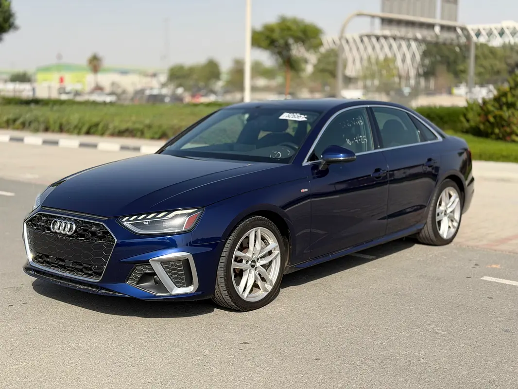 Audi A4 2022 — photo 1 of 16