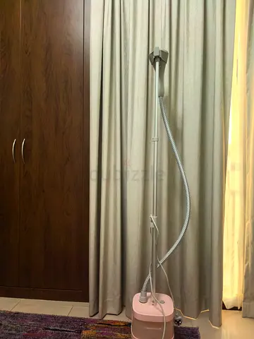 Reliable Garment Steamer for Effortless Wrinkle Removal