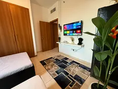 LADY ROOM WITH PRIVATE WASHROOM  SMART TV