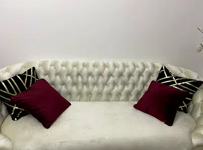 Elegant White Chesterfield Sofa with Decorative Cushions