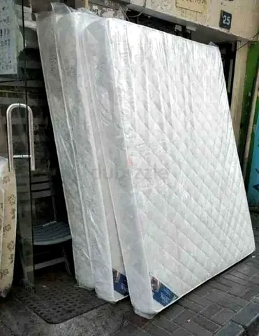 160x200cm queen size mattress.  Any time delivery available