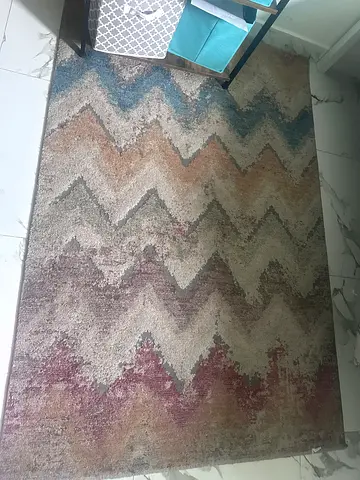 Elegant Abstract Rug for a Modern Touch