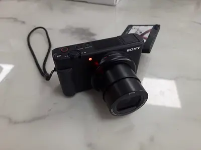 Sony Zv-1 Vlog Camera With Fast And Precise Focus Transition, Vari Angle Screen, 4K Hdr Video, Selfi