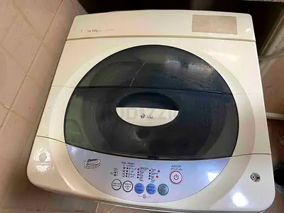 Broken 8 KG LG automatic top load washing machine WFT65A01DCT (good for spare parts)
