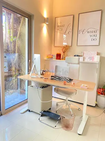 Corner computer desk right