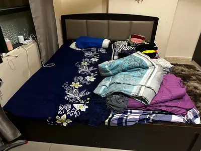 Comfortable King Size Bed with Bedding size of 220×220