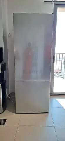 Siemens latest model bottom freezer very clean no scratches no damage please call and WhatsApp