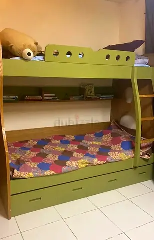 3 beds in 1 with a shelf