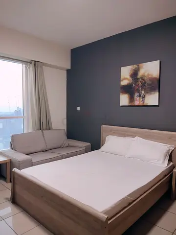 Marina Available private master room attach bathroom