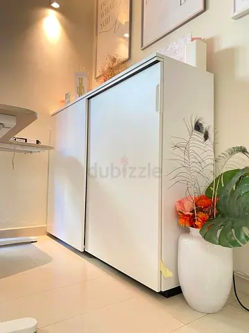 Cabinet with sliding doors