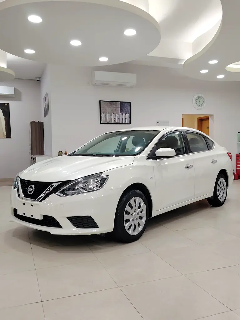 Nissan Sentra 2022 — photo 1 of 10