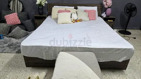 Comfortable king Size Bed Set with Accessories 2 side table and dresser