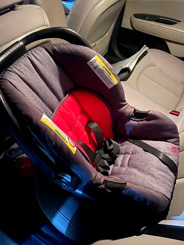 Pristine Infant Car Seat - Safe and Comfortable! Same like New
