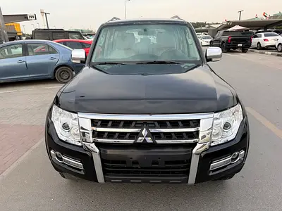 Mitsubshi pajero 2008 look 2020 balck color GCC