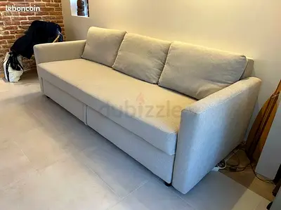 Comfortable 3-Seater Sofa with Storage
