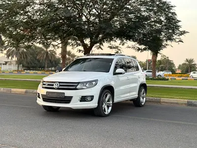VOLKSWAGEN TIGUAN MODEL 2015 GCC SPACE FULL OPTION