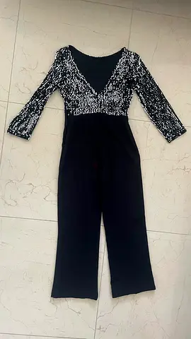 Elegant Black Jumpsuit with Shiny Sequins