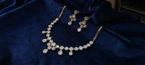 Elegant Kundan Necklace and Earring Set: Perfect for Any Occasion