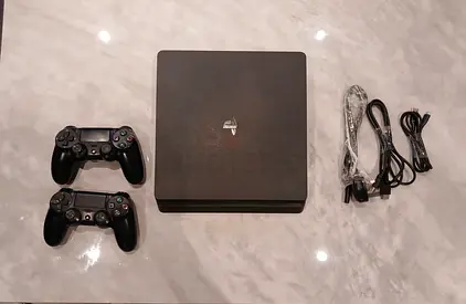 playstation 4 slim Used for only five months Like the new