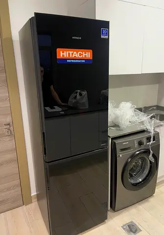Hitachi brand bottom freezer look super clean condition with warranty