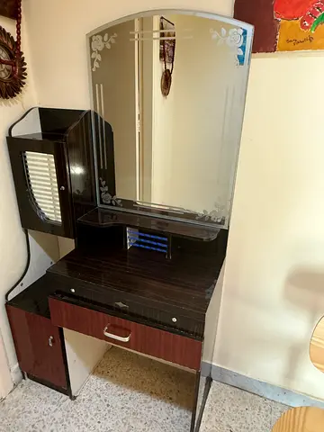Elegant Dressing Table with Mirror and Storage