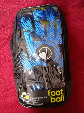 Quality Football Goalkeeper Gloves - Perfect for Players!