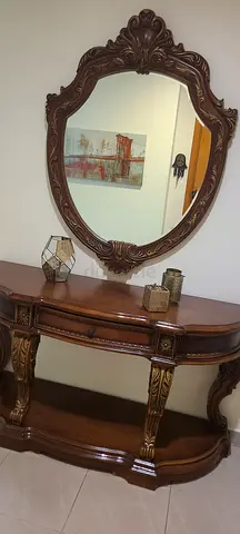 Elegant Vintage Wooden Console Table with Mirror