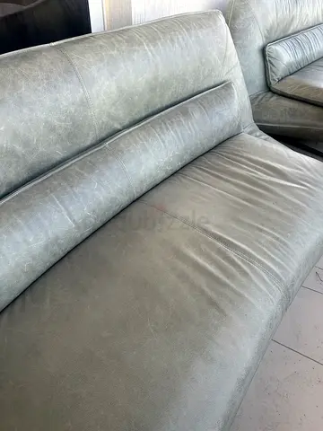 Comfortable Grey Leather Sofa اريكة جلد من مفروشات الخذيفة نوعية ممتازة جدا