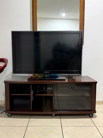 Samsung 40 inch TV + TV stand for purchase