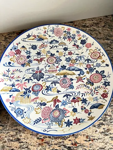 Beautifully Crafted Decorative Plate with Artistic Floral Design