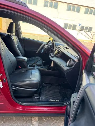 2018 Toyota RAV 4 — фото 12