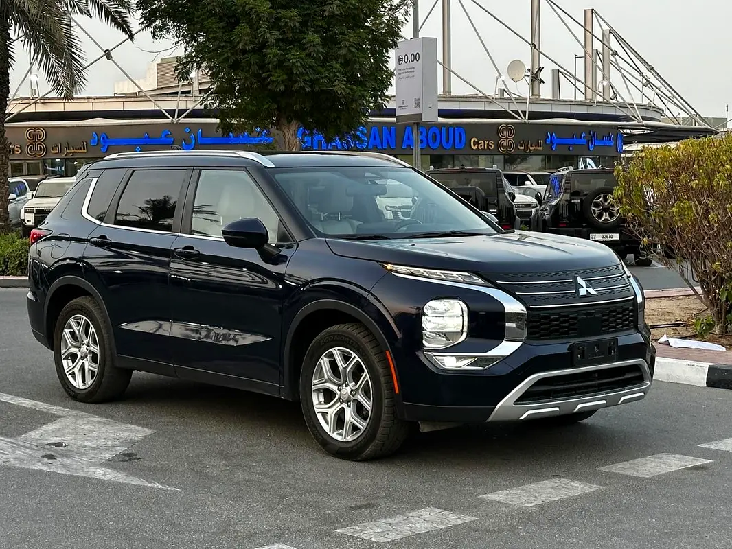 Mitsubishi Outlander 2022 — photo 1 of 15