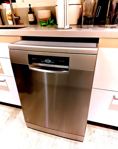 Bosch S8 Dishwasher latest model very clean condition inside outdoor with delivery warranty