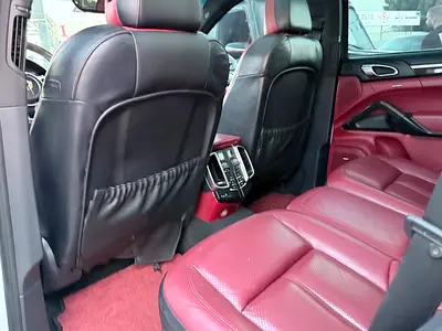 صورة 9 لـ 2015 Porsche CAYENNE