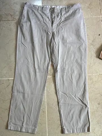 Lightweight Beige Chinos for Comfortable Casual Wear