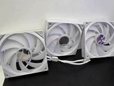 Tryx 3x 120mm linked Case Fans. White. Unused.